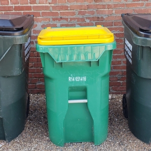 Out Door Trash Can / Deep Clean